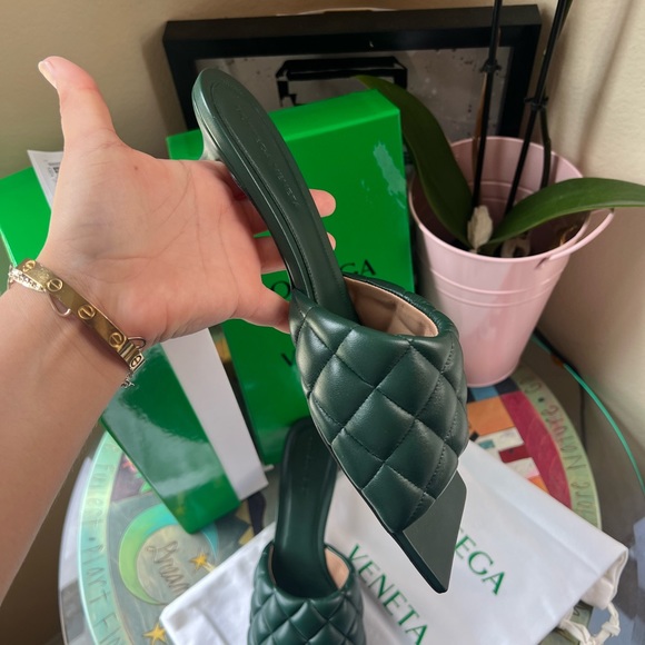 SOLD🤍🌸 FINAL SALE💚no offers BOTTEGA VENETA pibe green padded sandals 🌸 - Picture 10 of 13